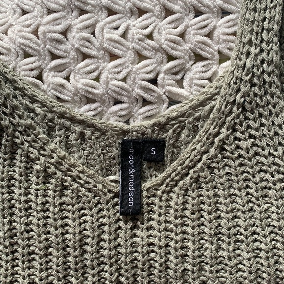 Muted green crochet top - Picture 2 of 3